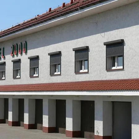 モーテル 2000 3*